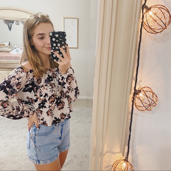 Kendall & Kylie Tops - KENDALL AND KYLIE OFF THE SHOULDER FLORAL BLOUSE